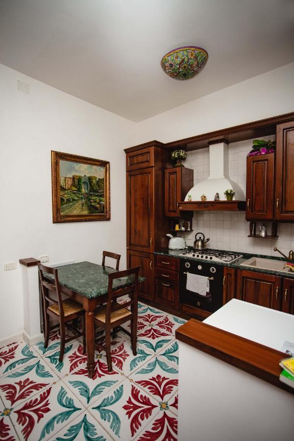 Готель Delfini Trevi House Рим Екстер'єр фото